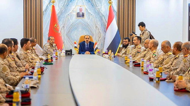 بتكليف مباشر من العليمي.. الإرياني يزور المنطقة العسكرية الخامسة بميدي